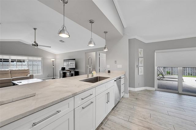 9841 SW 1st St 9841, Plantation, FL 33324