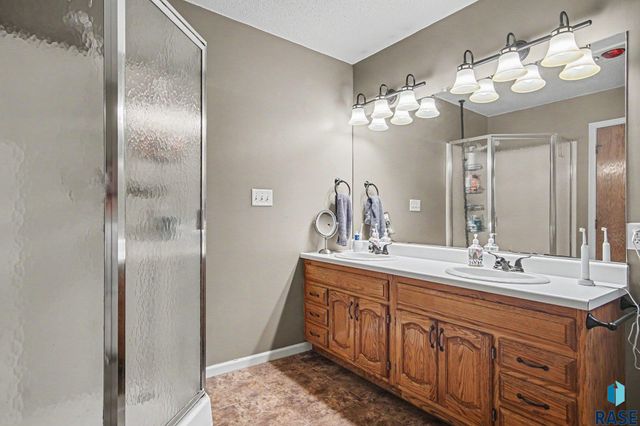 3808 S Kris Dr Drive, Sioux Falls, SD 57103