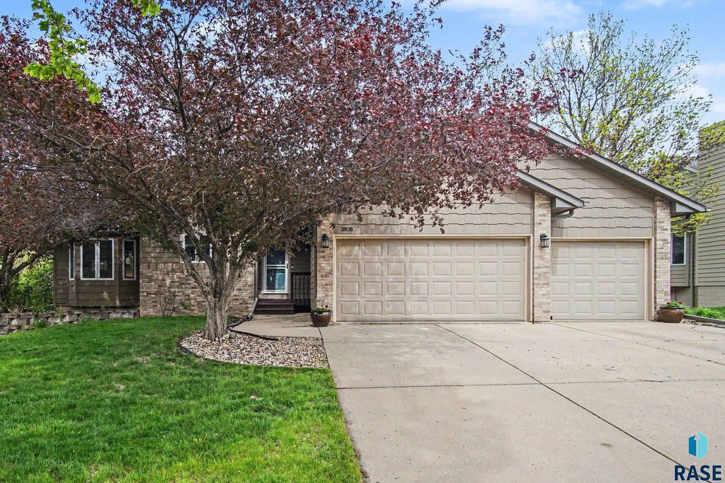 3808 S Kris Dr Drive, Sioux Falls, SD 57103