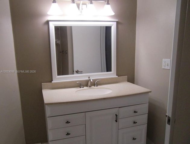 2871 N Oakland Forest Dr 308, Oakland Park, FL 33309