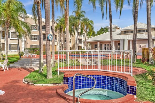 2871 N Oakland Forest Dr 308, Oakland Park, FL 33309