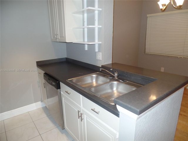 2871 N Oakland Forest Dr 308, Oakland Park, FL 33309