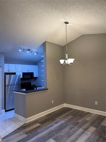 2871 N Oakland Forest Dr 308, Oakland Park, FL 33309