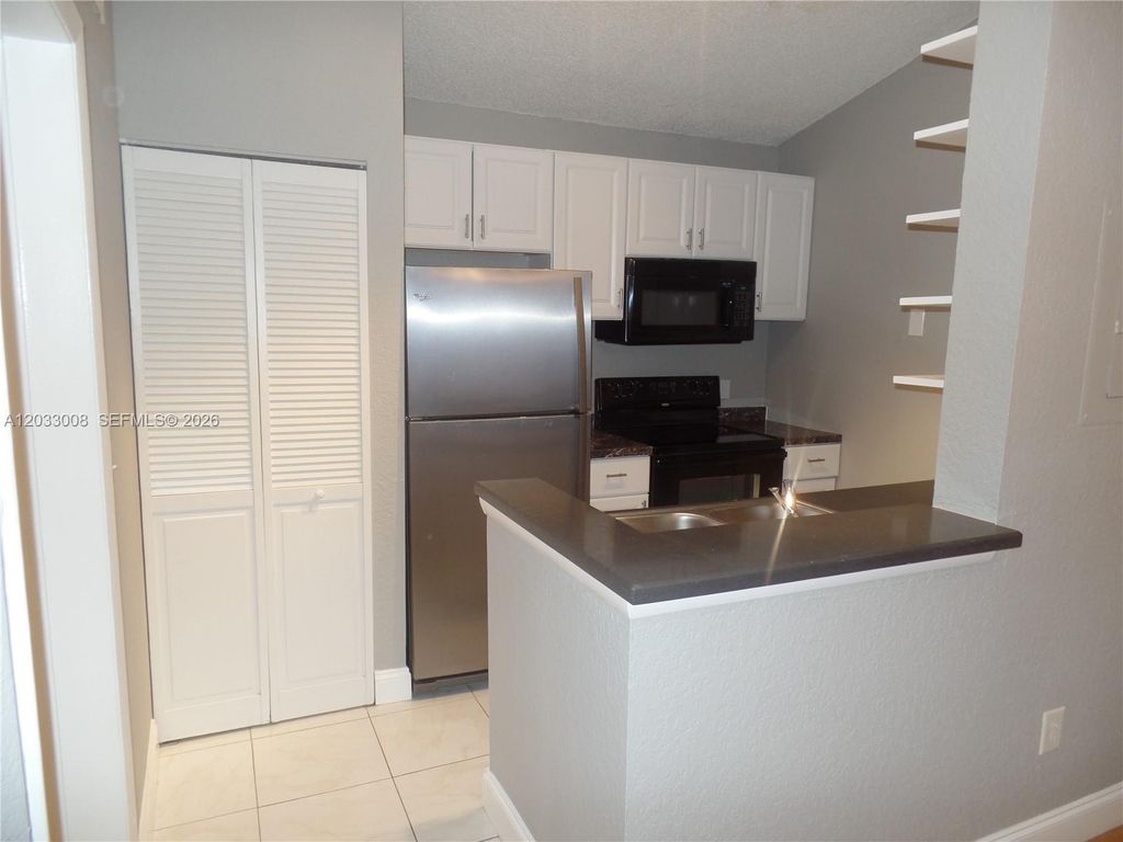 2871 N Oakland Forest Dr 308, Oakland Park, FL 33309