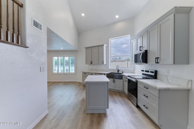 9019 W ACOMA Drive, Peoria, AZ 85381
