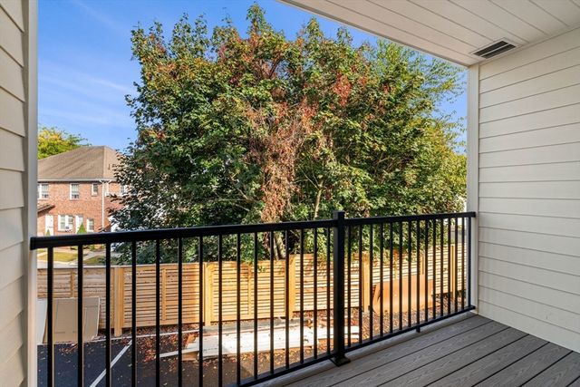 10 Elm Street 10, Newton, MA 02465