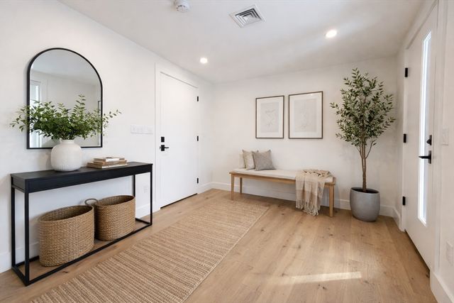 10 Elm Street 10, Newton, MA 02465