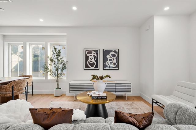 10 Elm Street 10, Newton, MA 02465