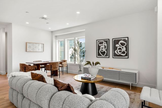 10 Elm Street 10, Newton, MA 02465