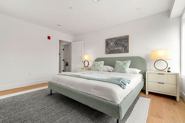 10 Elm Street 10, Newton, MA 02465