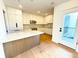 10 Elm Street 10, Newton, MA 02465