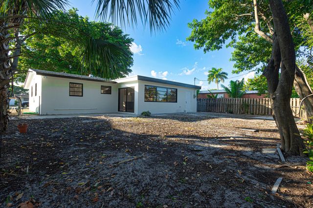 62 Andros Road, Palm Springs, FL 33461