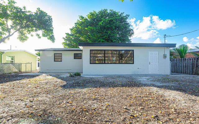 62 Andros Road, Palm Springs, FL 33461