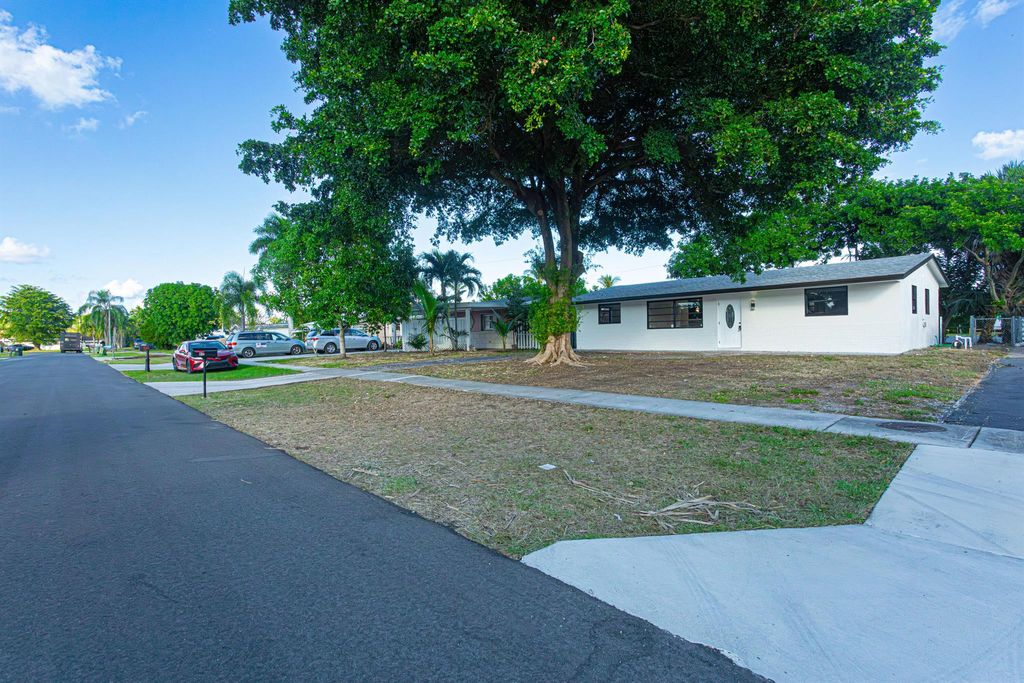 62 Andros Road, Palm Springs, FL 33461