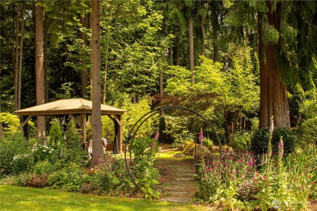 10310 219th Court NE, Redmond, WA 98053