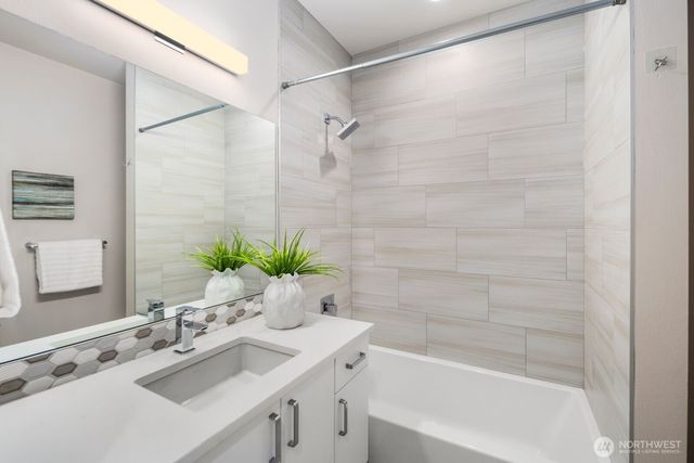 8042 B 35th Avenue NE, Seattle, WA 98115