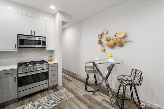 8042 B 35th Avenue NE, Seattle, WA 98115