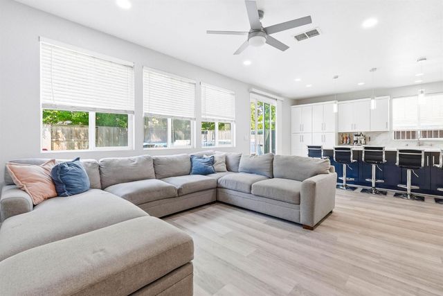 9794 Joebar Cir, Elk Grove, CA 95757
