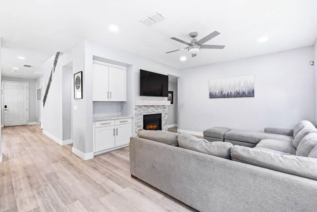 9794 Joebar Cir, Elk Grove, CA 95757