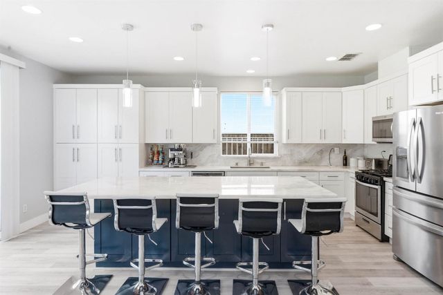 9794 Joebar Cir, Elk Grove, CA 95757