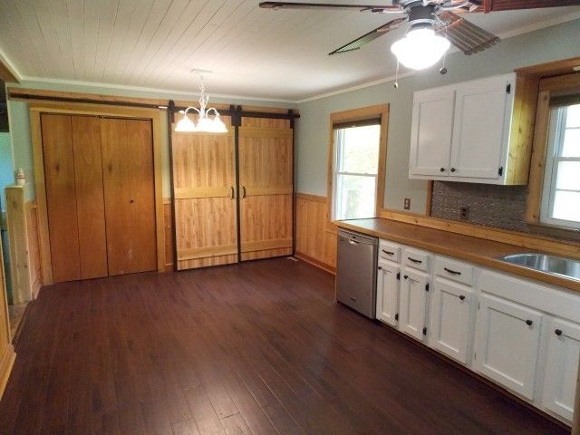 12698 Versailles Rd, Rockvale, TN 37153