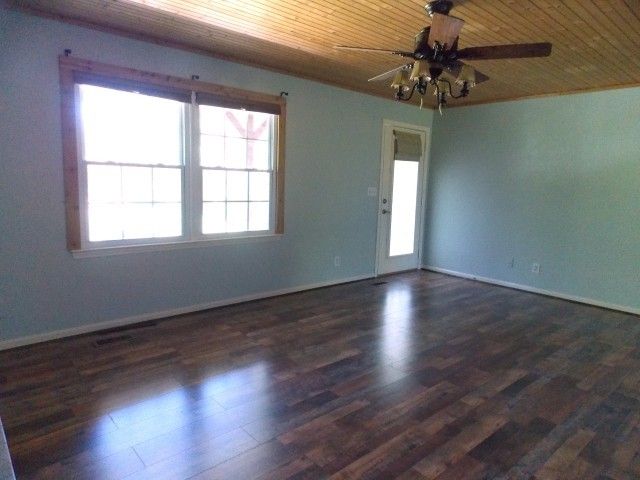12698 Versailles Rd, Rockvale, TN 37153