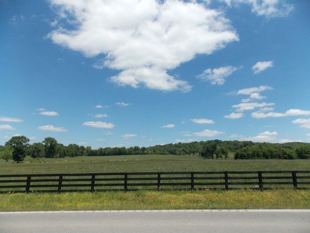 12698 Versailles Rd, Rockvale, TN 37153