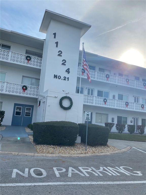 11224 82ND AVENUE 210, Seminole, FL 33772