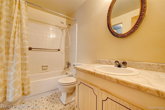 4456 15 Mile Road, Sterling Heights, MI 48310