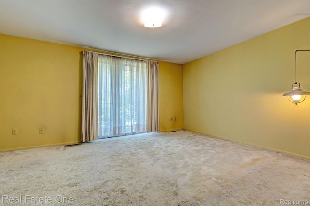 4456 15 Mile Road, Sterling Heights, MI 48310
