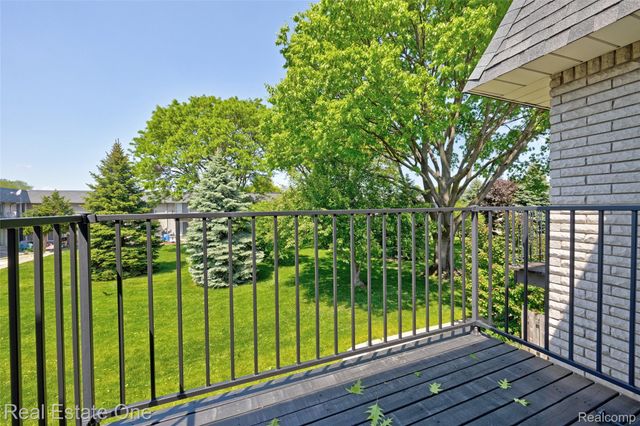 4456 15 Mile Road, Sterling Heights, MI 48310