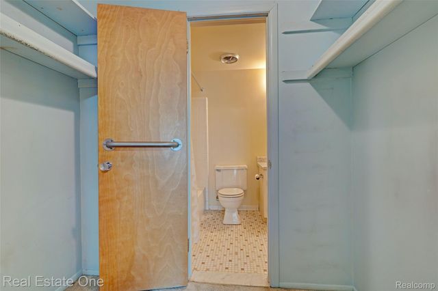 4456 15 Mile Road, Sterling Heights, MI 48310