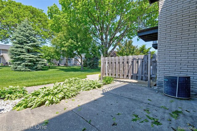 4456 15 Mile Road, Sterling Heights, MI 48310