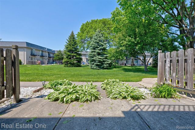 4456 15 Mile Road, Sterling Heights, MI 48310