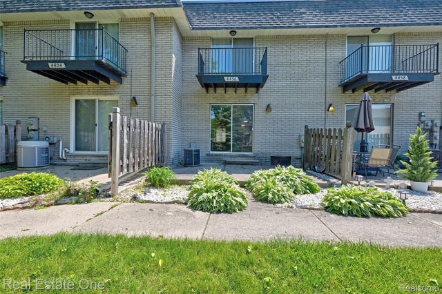 4456 15 Mile Road, Sterling Heights, MI 48310