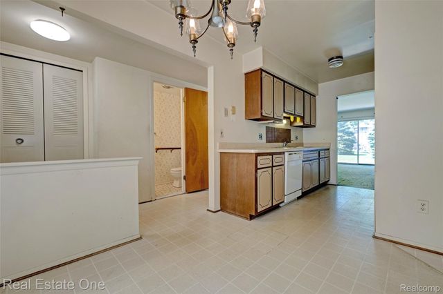 4456 15 Mile Road, Sterling Heights, MI 48310