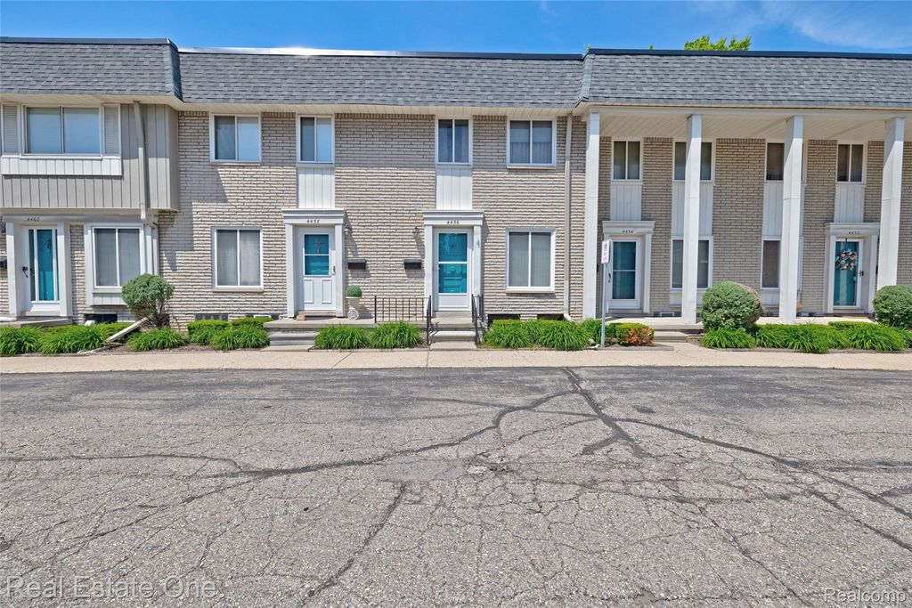 4456 15 Mile Road, Sterling Heights, MI 48310
