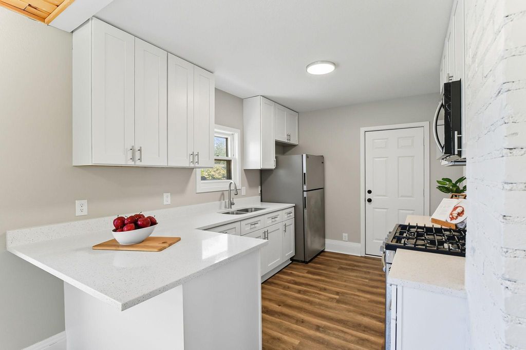 1292 Taylor Avenue, Saint Paul, MN 55104