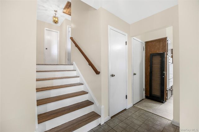 21 Pomander Drive, White Plains, NY 10607