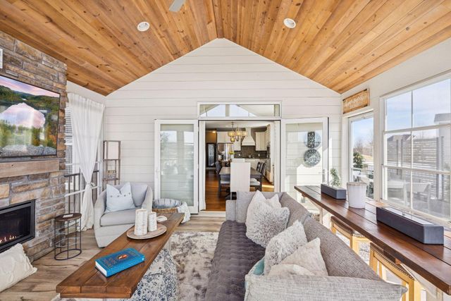 15085 54th Avenue N, Plymouth, MN 55446