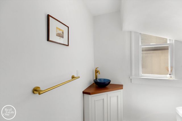 277 Lincoln Road, Grosse Pointe, MI 48230