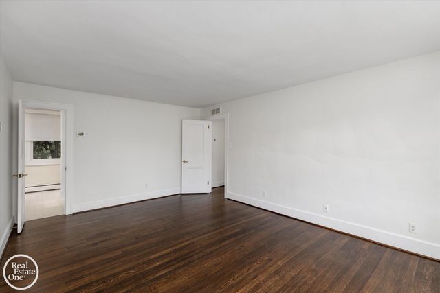 277 Lincoln Road, Grosse Pointe, MI 48230