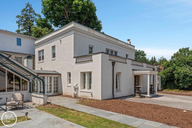 277 Lincoln Road, Grosse Pointe, MI 48230