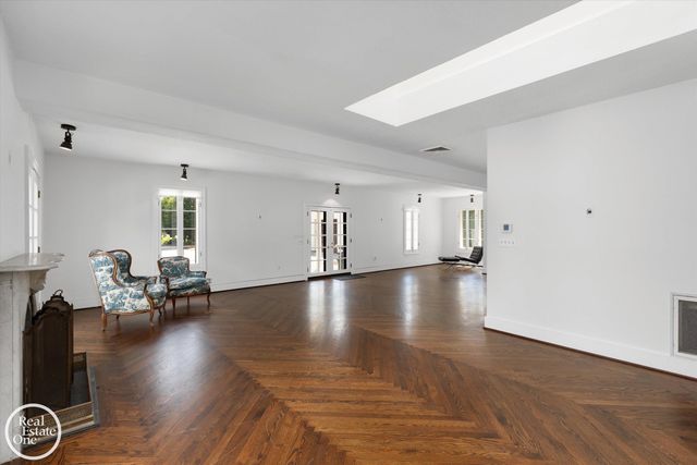 277 Lincoln Road, Grosse Pointe, MI 48230