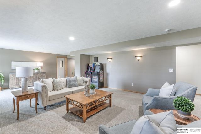 19750 Bellbrook Boulevard, Gretna, NE 68028