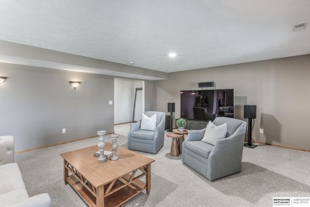 19750 Bellbrook Boulevard, Gretna, NE 68028