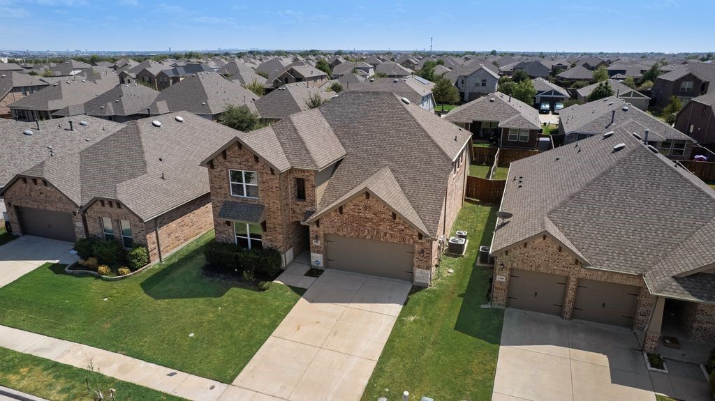 1704 Alton Way, Aubrey, TX 76227 — photo 2