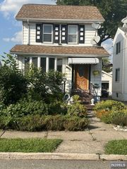 26 Woodland Avenue, Little Ferry, NJ 07643