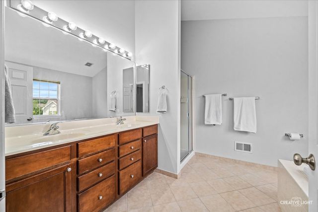 1123 Pine Valley Court, Elgin, IL 60124