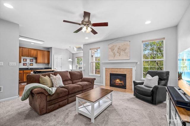 1123 Pine Valley Court, Elgin, IL 60124